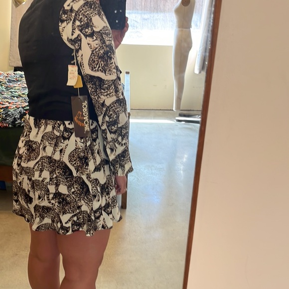 Dead stock Jordache tie front suede vest with silver hardware - Picture 11 of 12